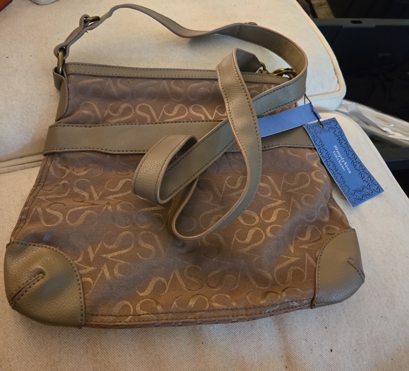 Simply Vera By Vera Wang Handbags - Chic Tan Crossbody Bag